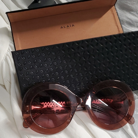 Alaïa Chic Brown Sunglasses